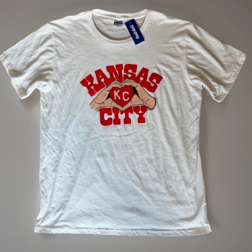 Charlie Hustle Kansas City/KC Heart Hands Friendship Bracelet Tee Unisex